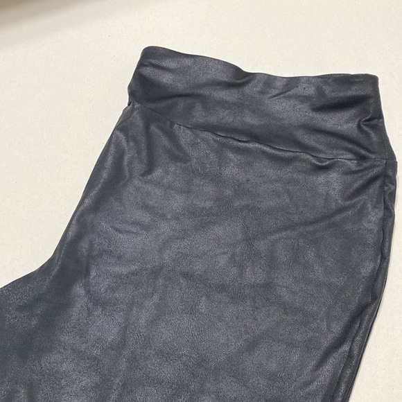 Terra Sky black faux leather leggings in plus size 3XL - Picture 3 of 9